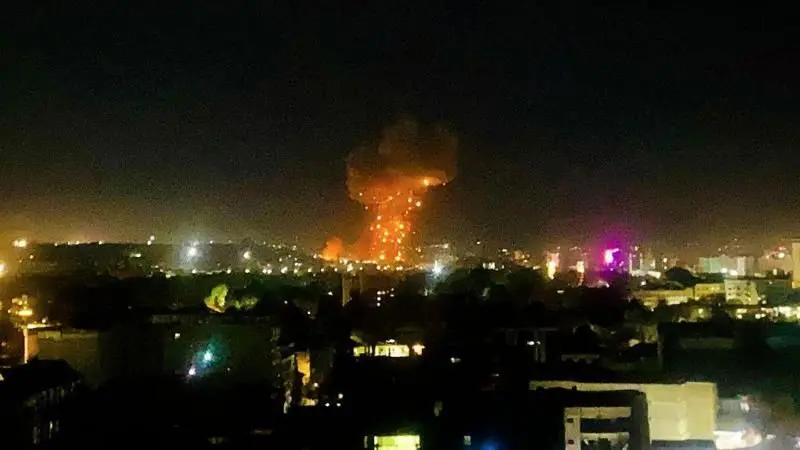 राति काबुलमा विस्फोटन भएपछि देखिएको दृश्य