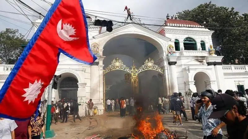 जेन जी आन्दोलनका क्रममा सिंहदरबार अगाडि भएको प्रदर्शन