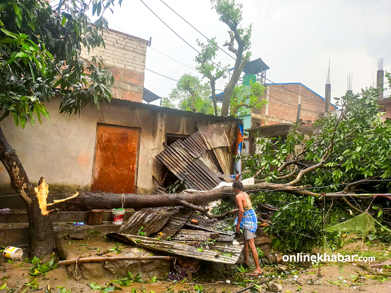क्षतिग्रस्त घर