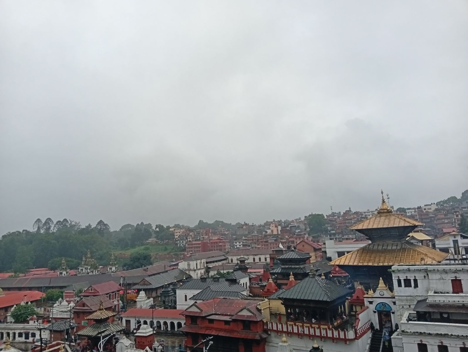 पशुपति क्षेत्रमा श्रद्धालुको घुइँचो।
